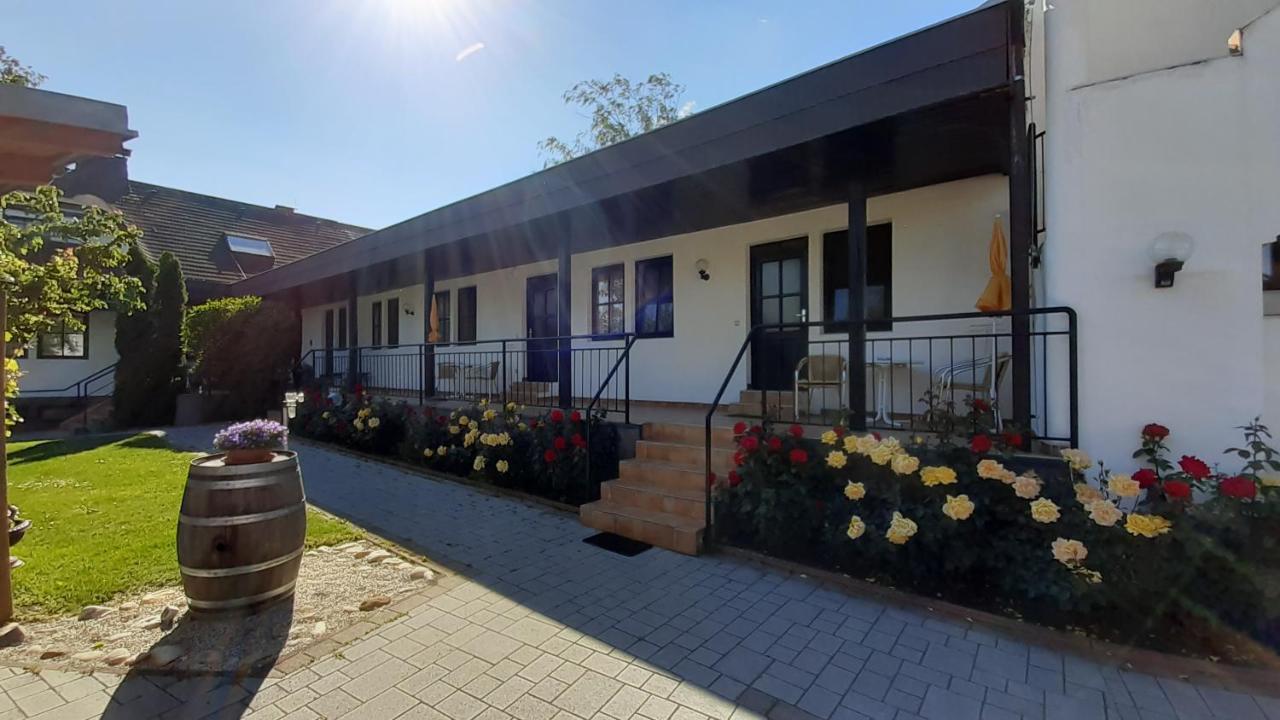 Ferienwohnungen & Weingut Kroiss Silvia Illmitz Extérieur photo